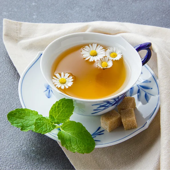Травяной чай с ромашкой и мелиссой